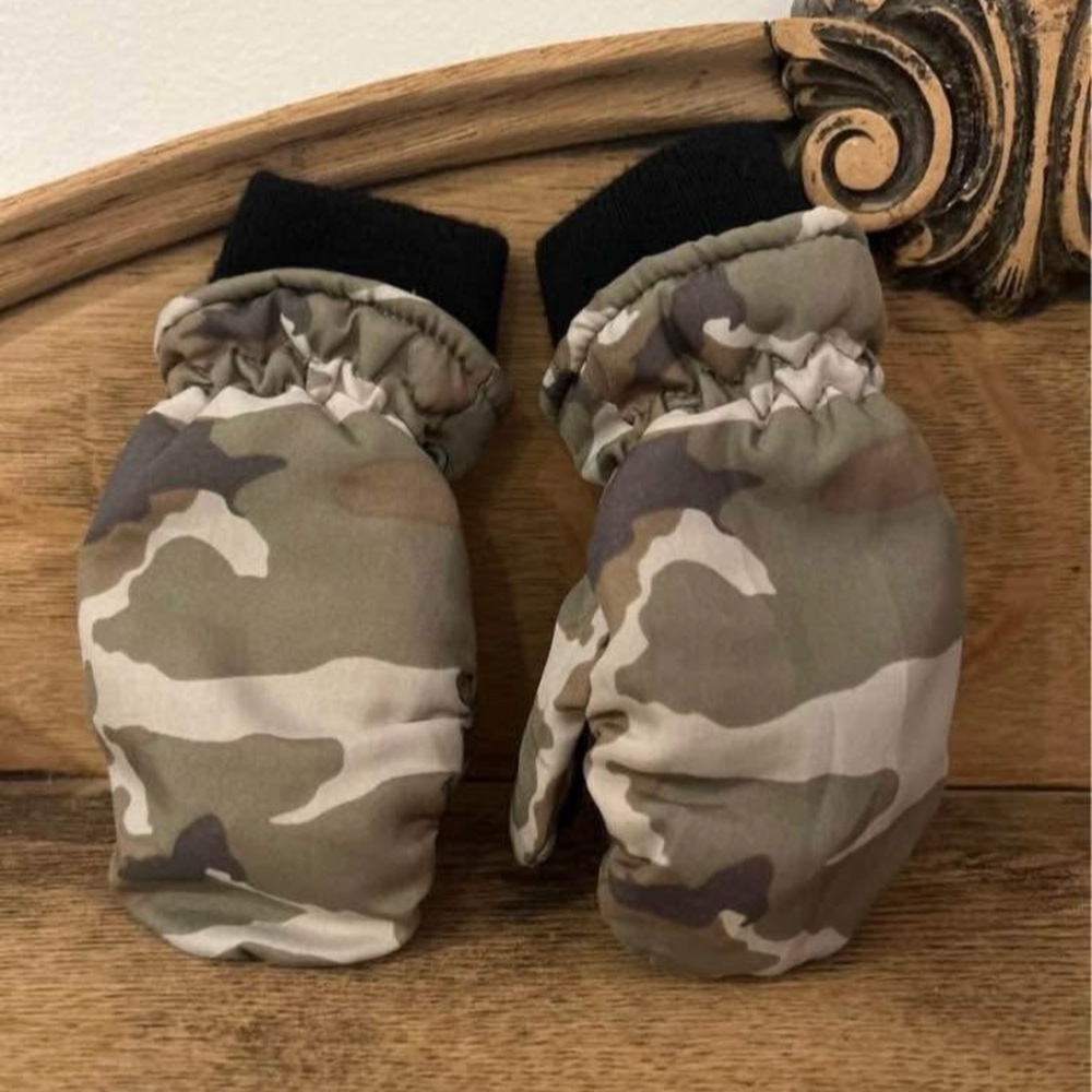 Kids winter gloves camo size small